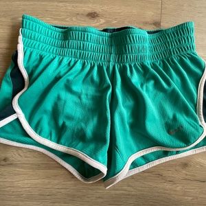 NIKE Short Running Mesh Lined Shorts